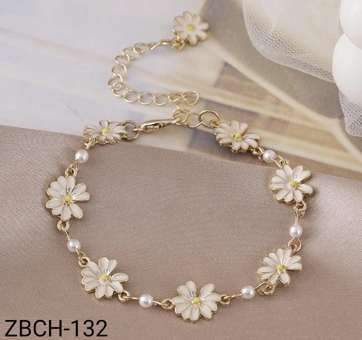 ZBCH132  Pearl Flower Hand Bracelet